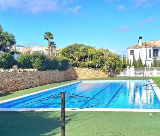 4 sovrum Radhus till salu i Gran Alacant med pool - 490 000 € (Ref: 9949981)