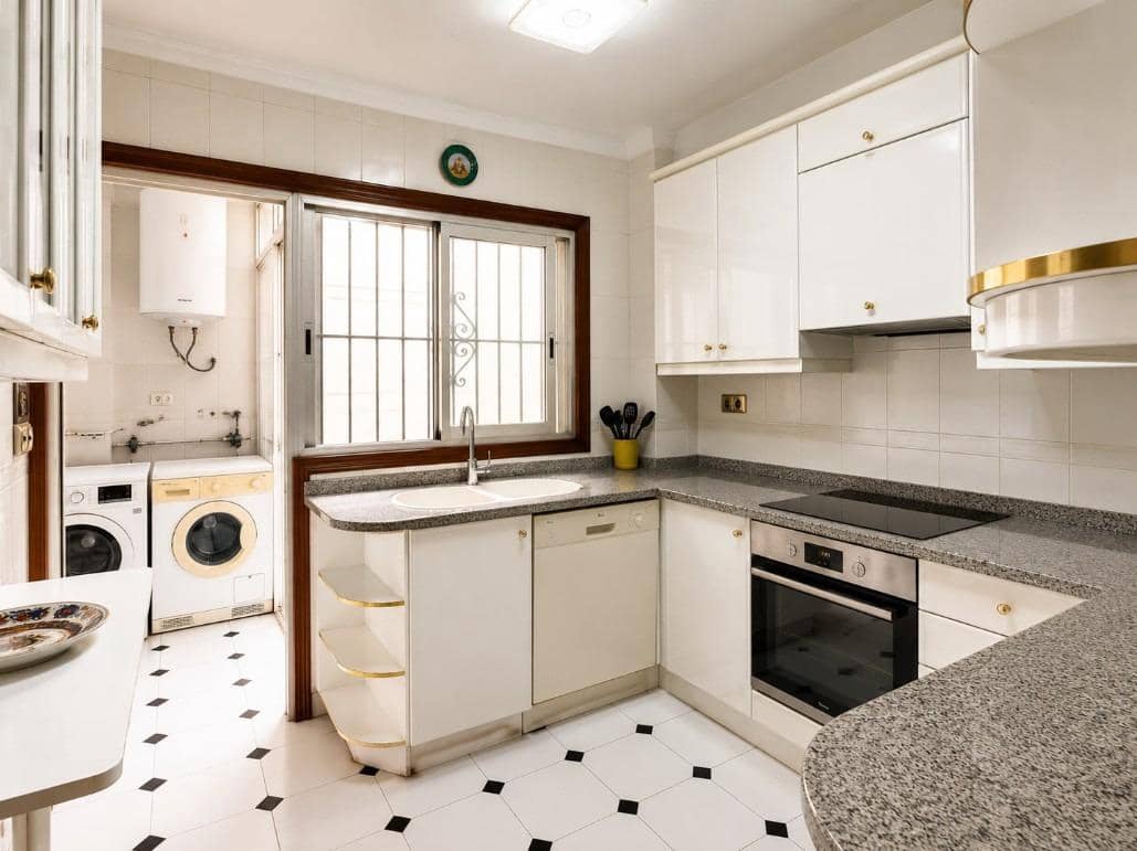 4 slaapkamer Flat te koop in Alicante stad - € 375.000 (Ref: 9949988)