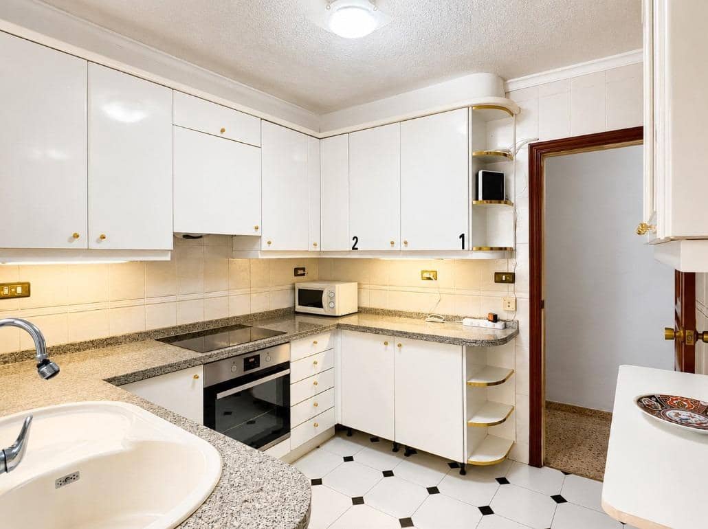 4 slaapkamer Flat te koop in Alicante stad - € 375.000 (Ref: 9949988)