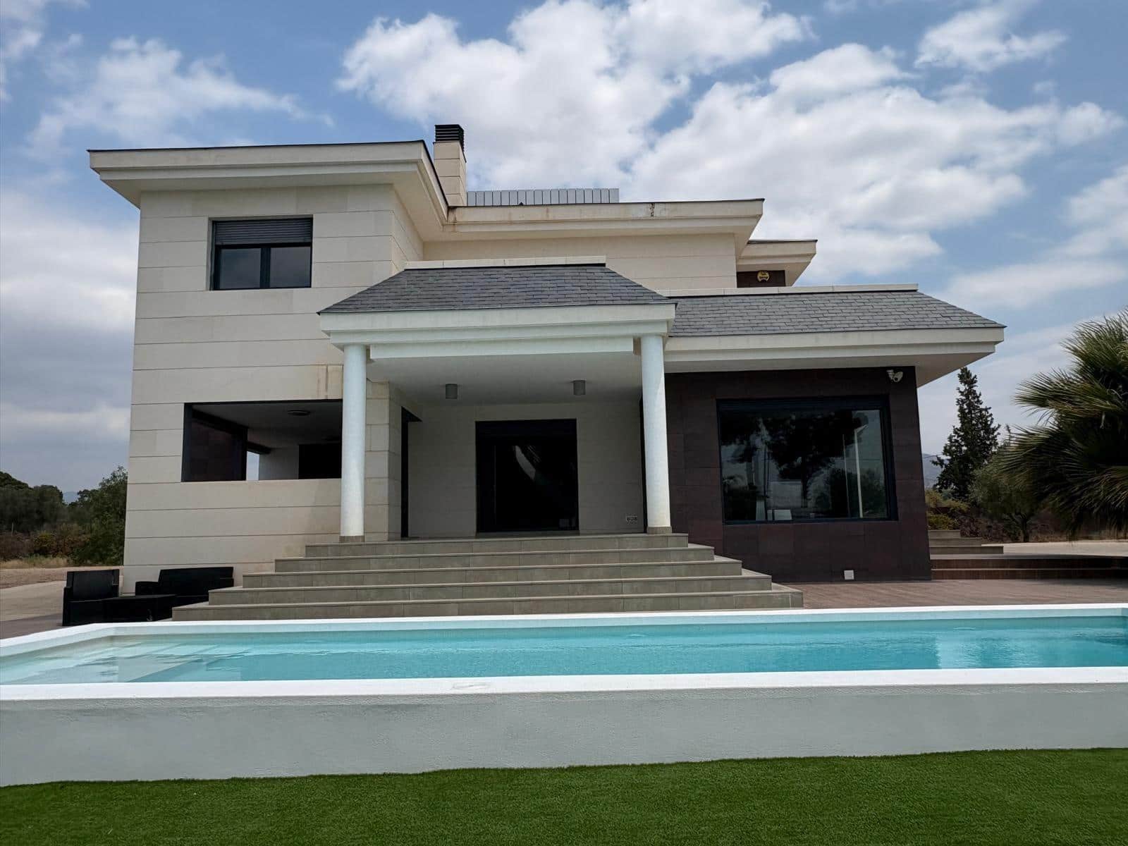 6 soveværelse Villa til leje i Elda med swimmingpool - € 2.500 (Ref: 9949989)