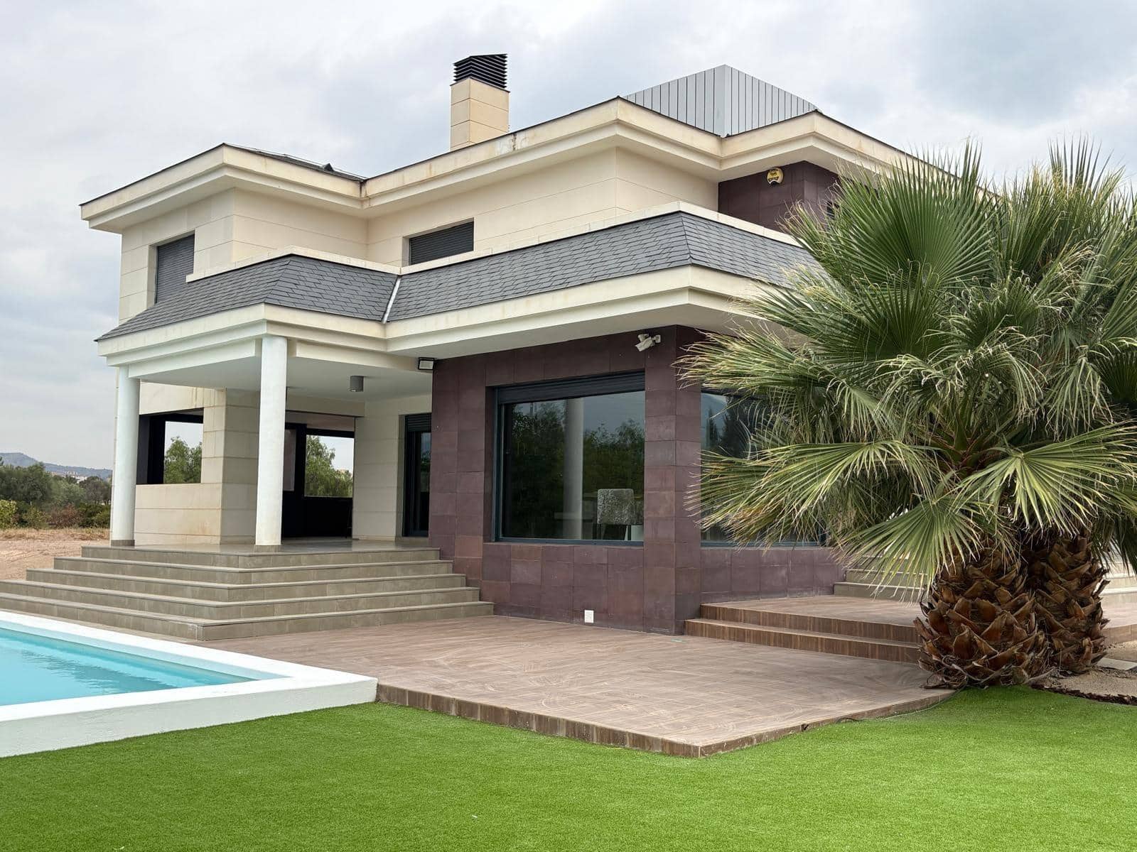 6 soveværelse Villa til leje i Elda med swimmingpool - € 2.500 (Ref: 9949989)