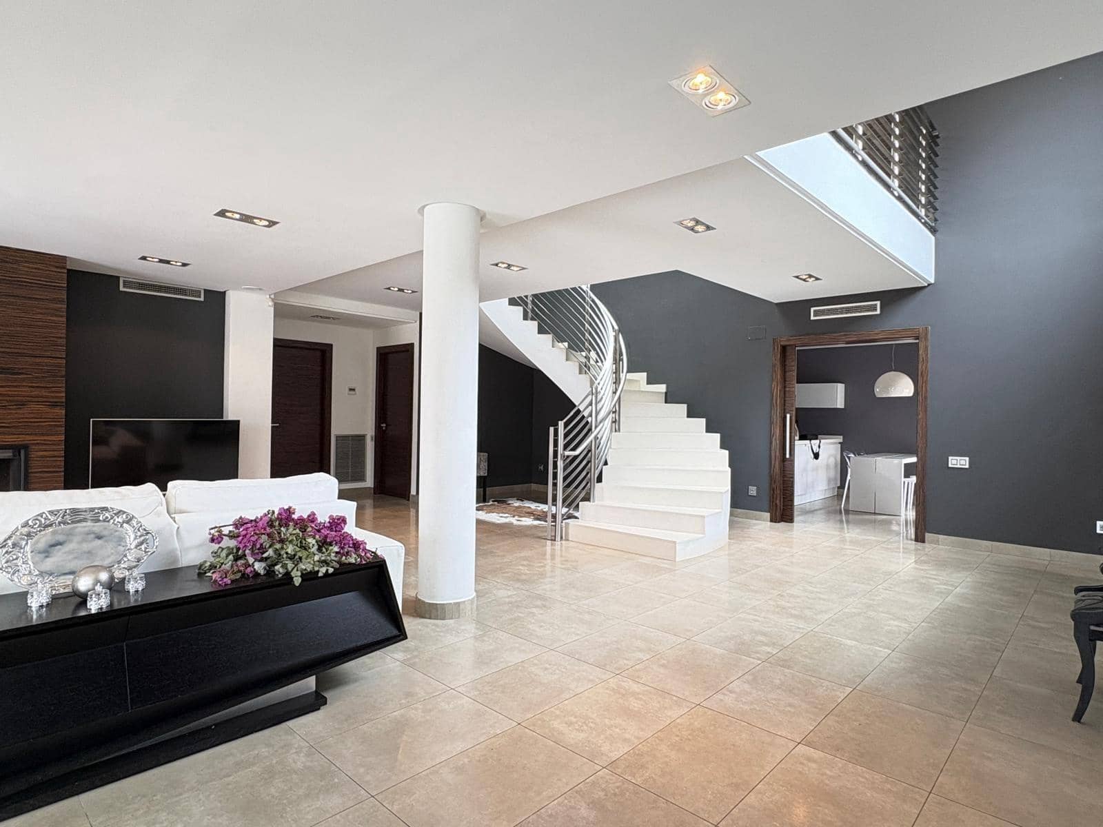 6 soveværelse Villa til leje i Elda med swimmingpool - € 2.500 (Ref: 9949989)