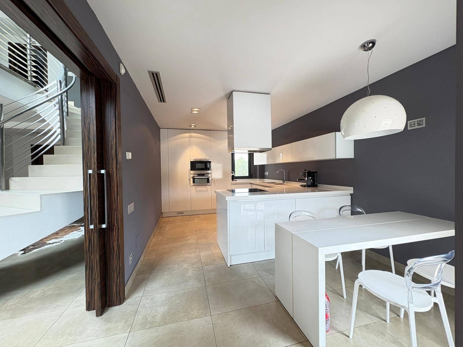 6 soveværelse Villa til leje i Elda med swimmingpool - € 2.500 (Ref: 9949989)