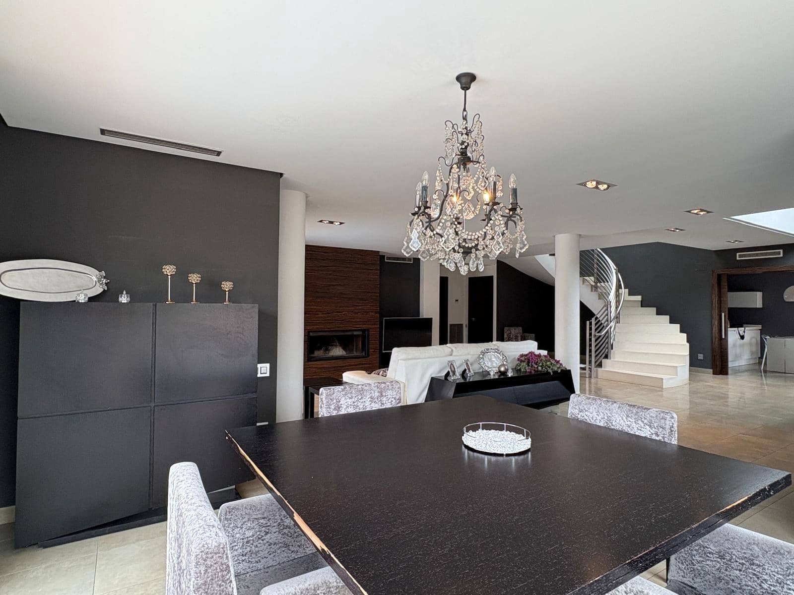 6 soveværelse Villa til leje i Elda med swimmingpool - € 2.500 (Ref: 9949990)