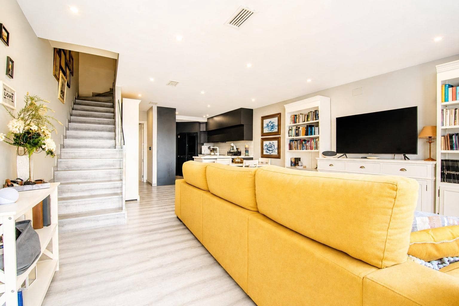 3 slaapkamer Bungalow te koop in Arenales del Sol met zwembad garage - € 379.900 (Ref: 9949998)