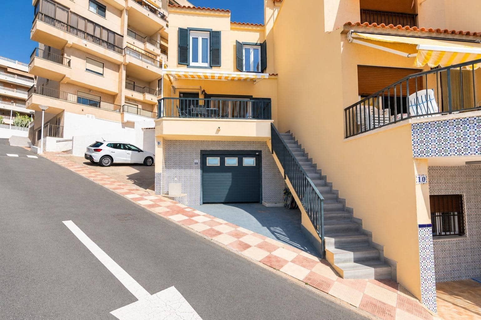 3 slaapkamer Bungalow te koop in Arenales del Sol met zwembad garage - € 379.900 (Ref: 9949998)