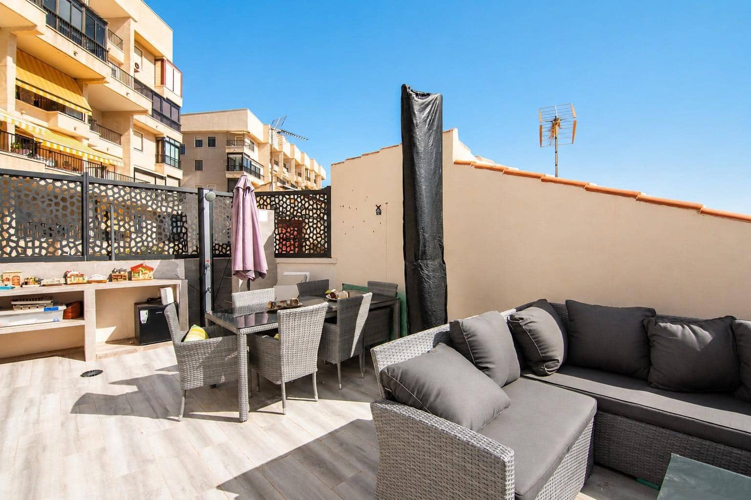 3 soveværelse Bungalow til salg i Arenales del Sol med swimmingpool garage - € 379.900 (Ref: 9952786)