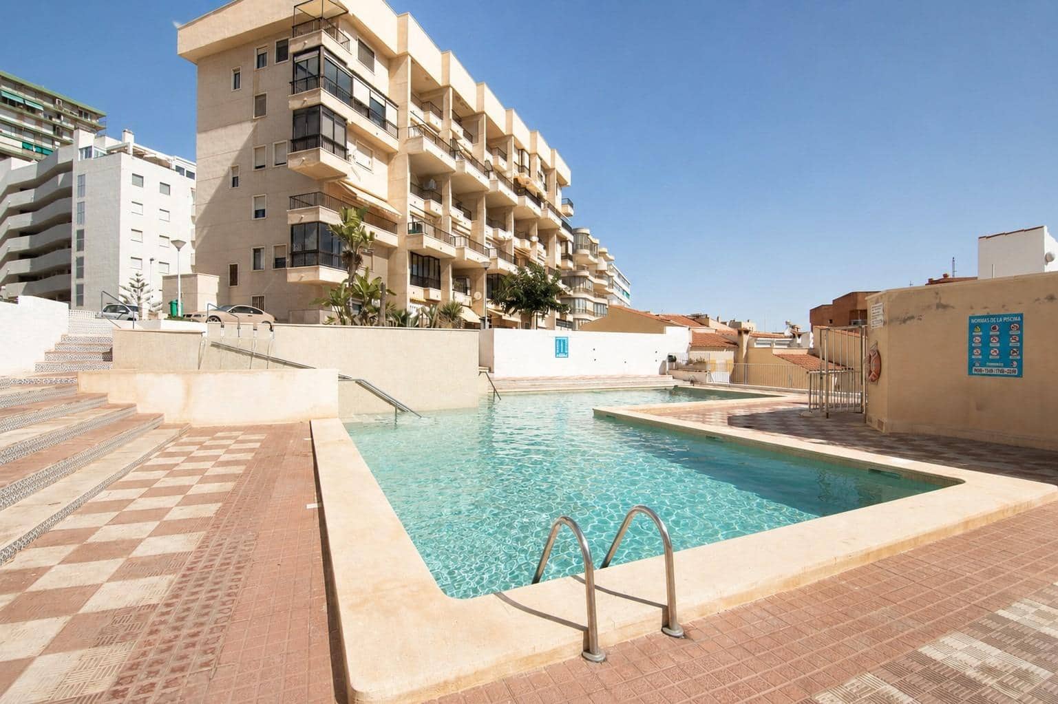 3 soveværelse Bungalow til salg i Arenales del Sol med swimmingpool garage - € 379.900 (Ref: 9952786)