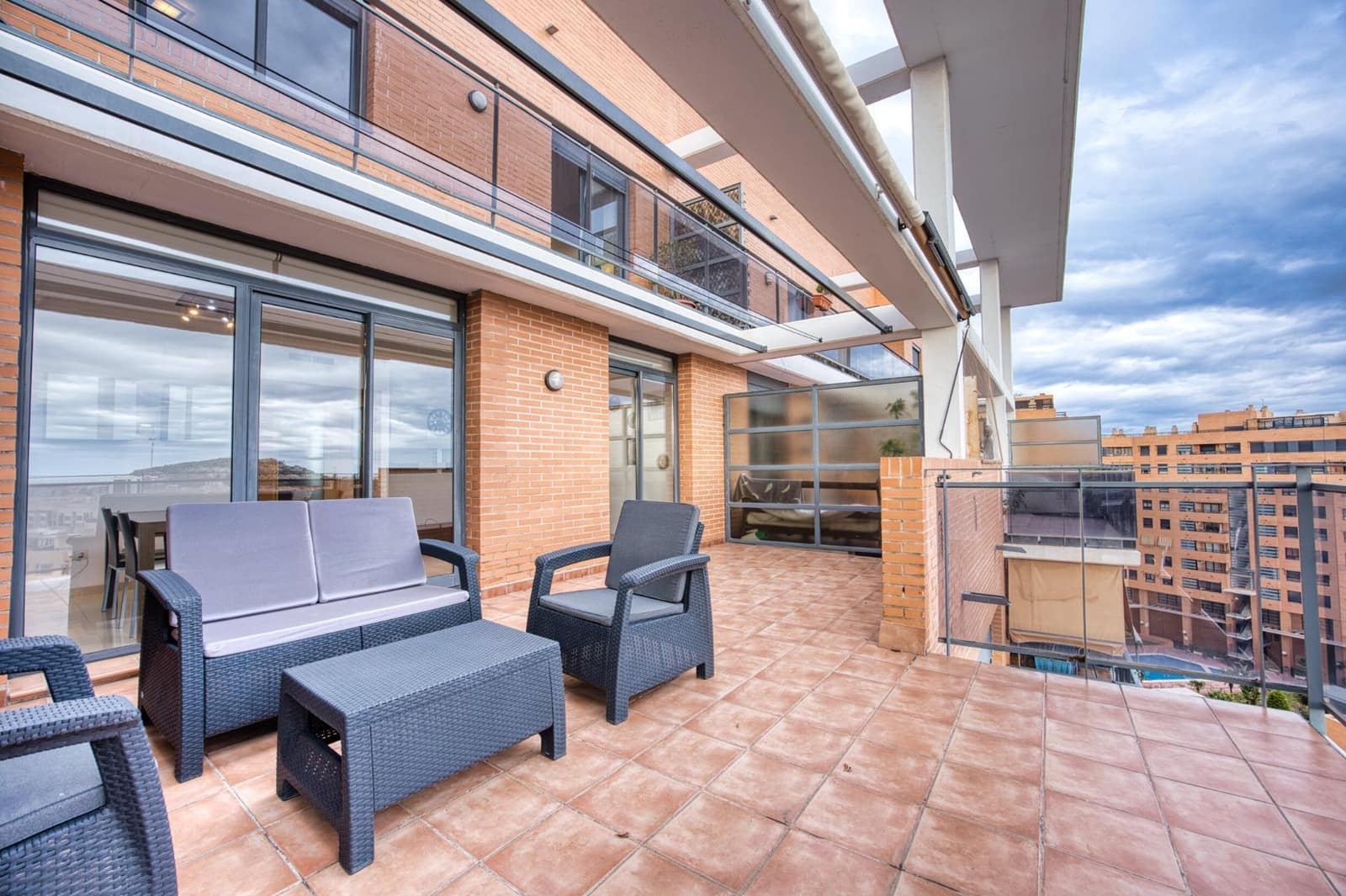 Ático de 2 habitaciones en Alicante / Alacant ciudad en venta con piscina - 450.000 € (Ref: 9952789)