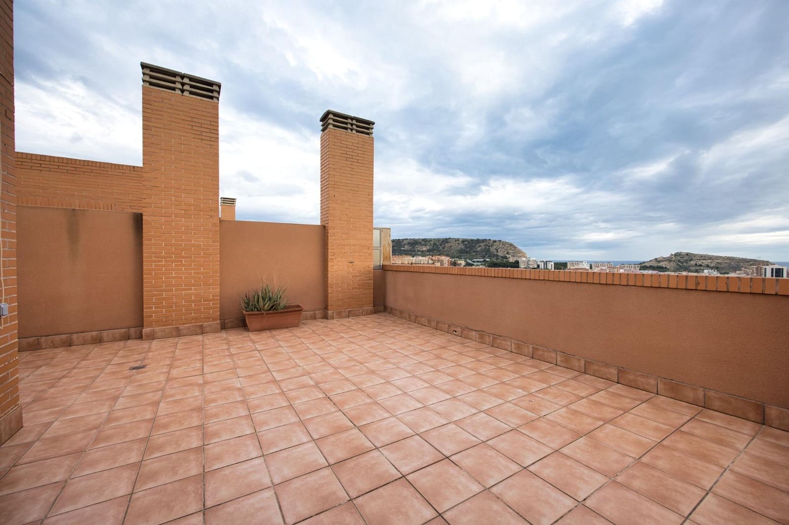 Ático de 2 habitaciones en Alicante / Alacant ciudad en venta con piscina - 450.000 € (Ref: 9952789)