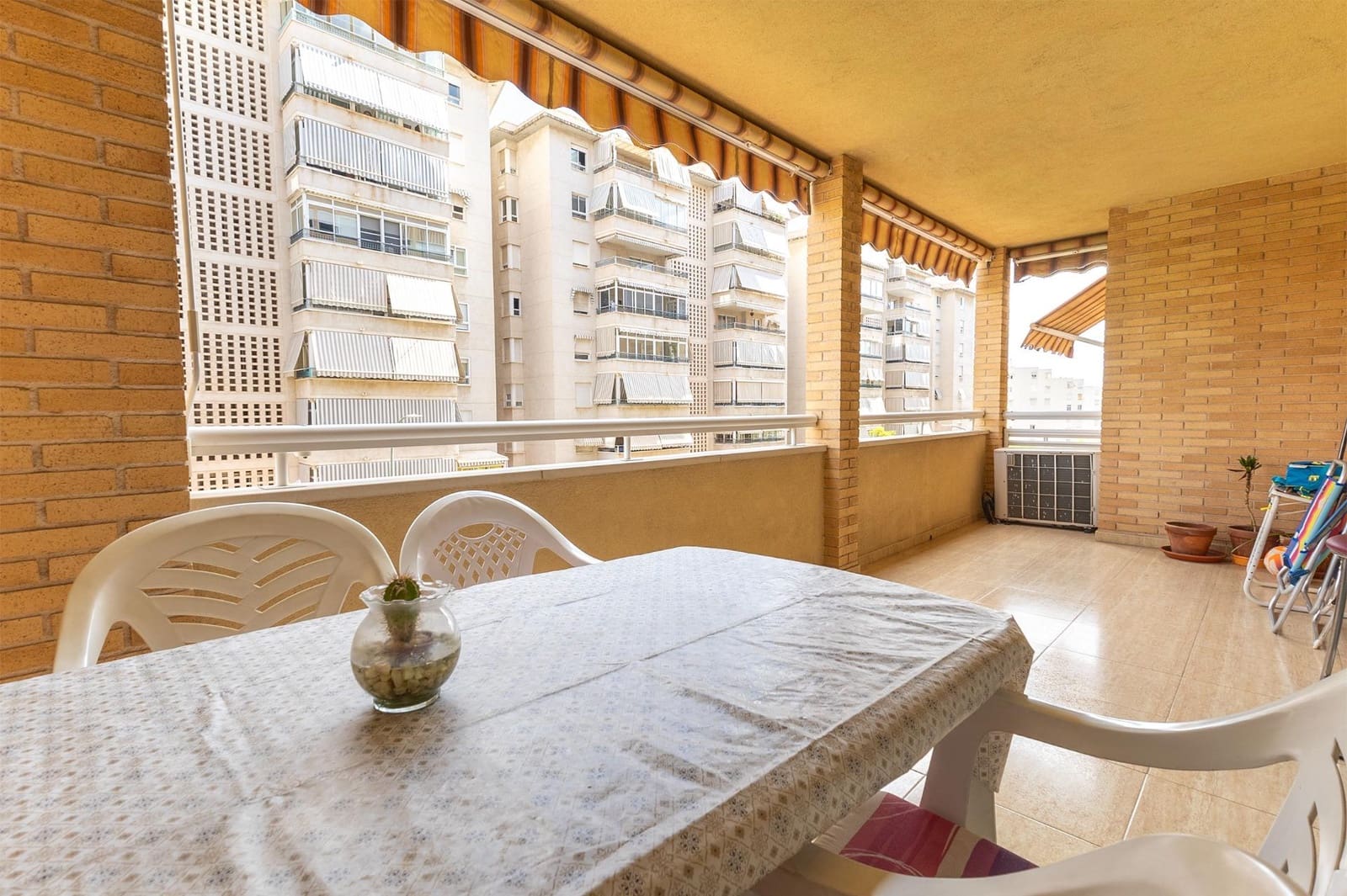 3 soverom Leilighet til salgs i Alicante by med svømmebasseng garasje - € 326 000 (Ref: 9952794)