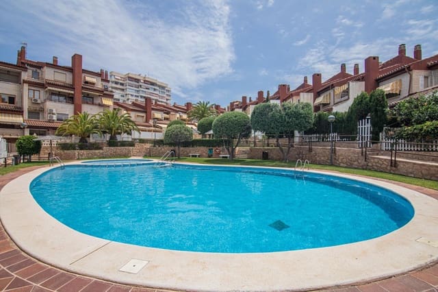 4 soverom Rekkehus til salgs i Playa de San Juan, Alicante by med svømmebasseng garasje - € 650 000 (Ref: 9975601)