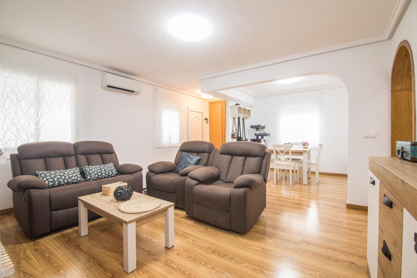 5 bedroom Villa for sale in Monforte del Cid - € 359,900 (Ref: 9975602)