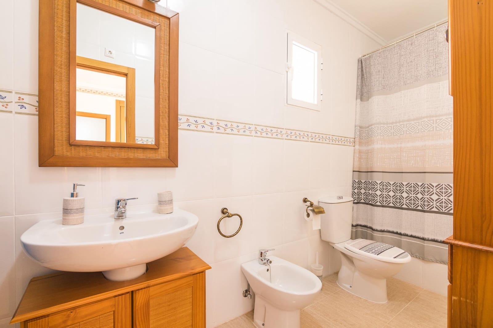 5 bedroom Villa for sale in Monforte del Cid - € 359,900 (Ref: 9975602)