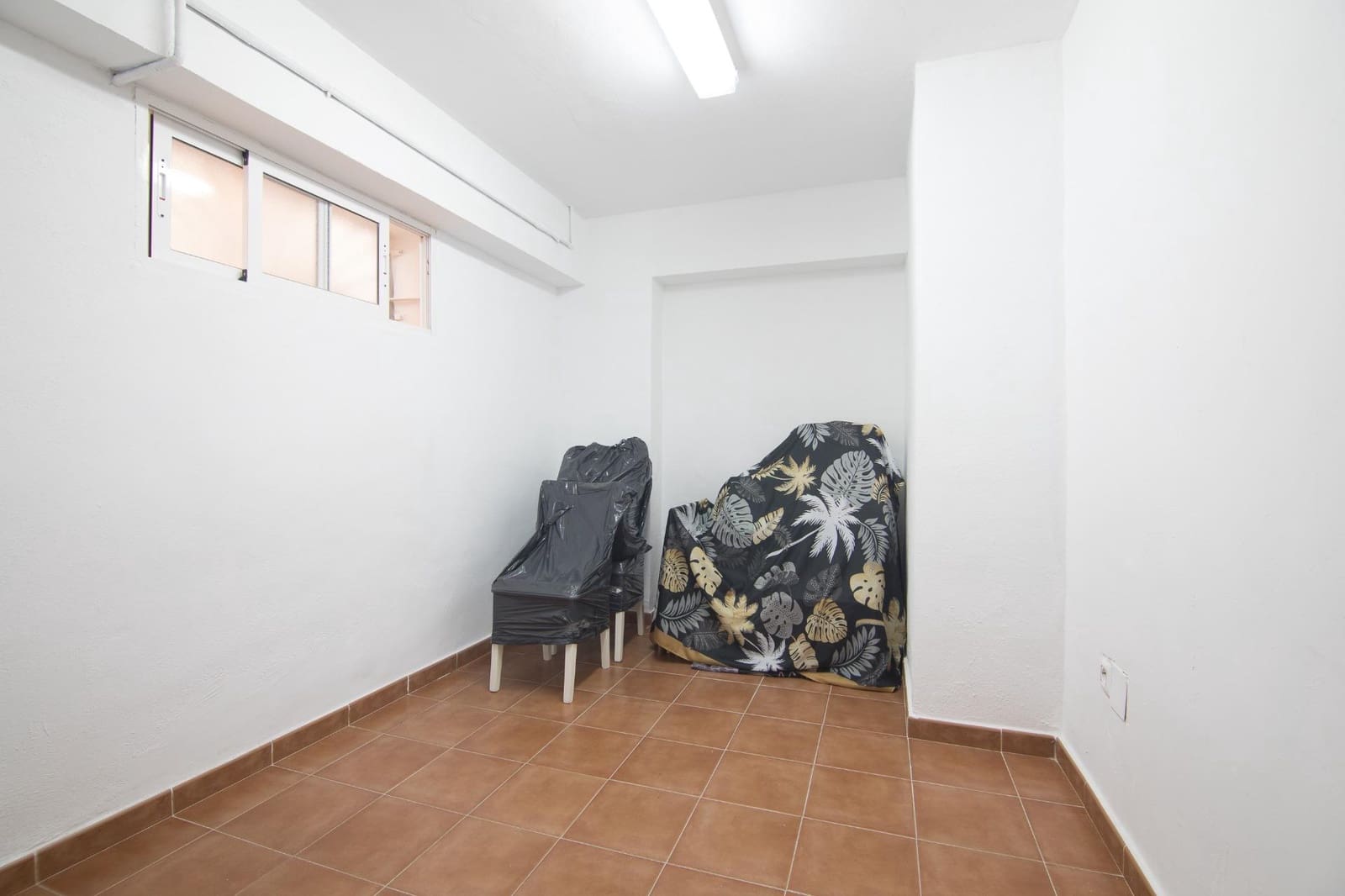 5 bedroom Villa for sale in Monforte del Cid - € 359,900 (Ref: 9975602)