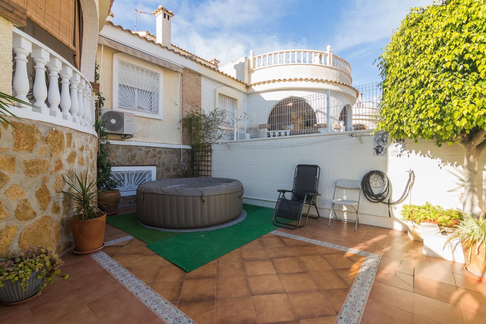 5 bedroom Villa for sale in Monforte del Cid - € 359,900 (Ref: 9975602)
