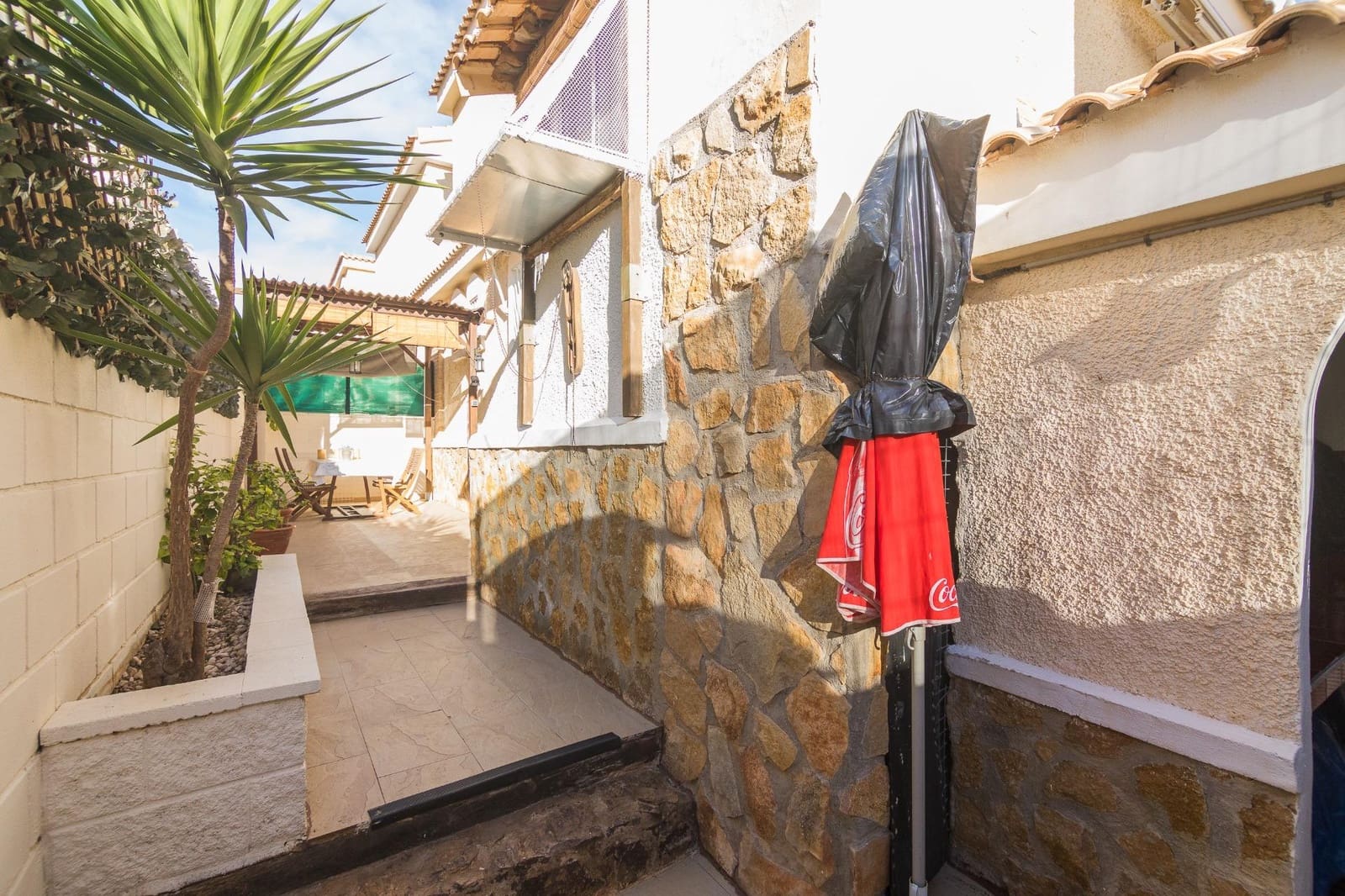 5 bedroom Villa for sale in Monforte del Cid - € 359,900 (Ref: 9975602)