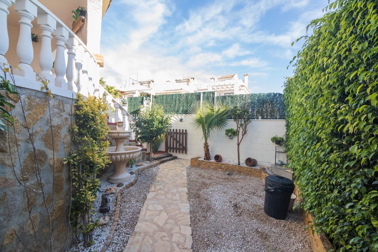 5 bedroom Villa for sale in Monforte del Cid - € 359,900 (Ref: 9975602)
