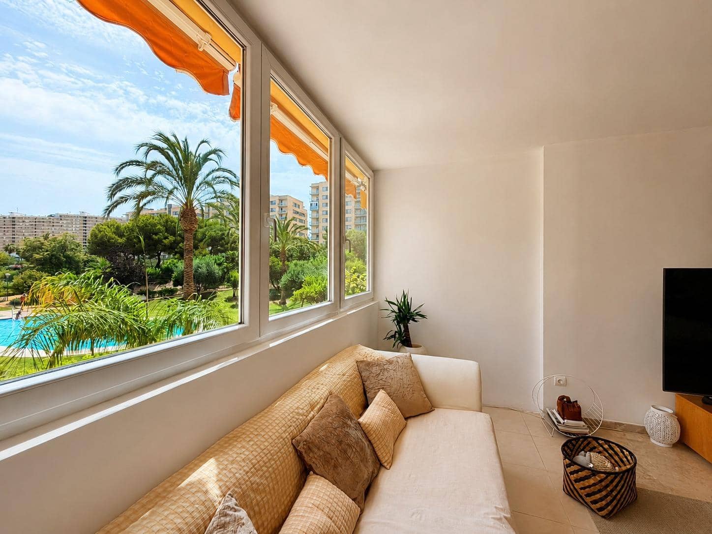 Piso de 3 habitaciones en Playa de San Juan en venta con piscina garaje - 464.900 € (Ref: 9977472)