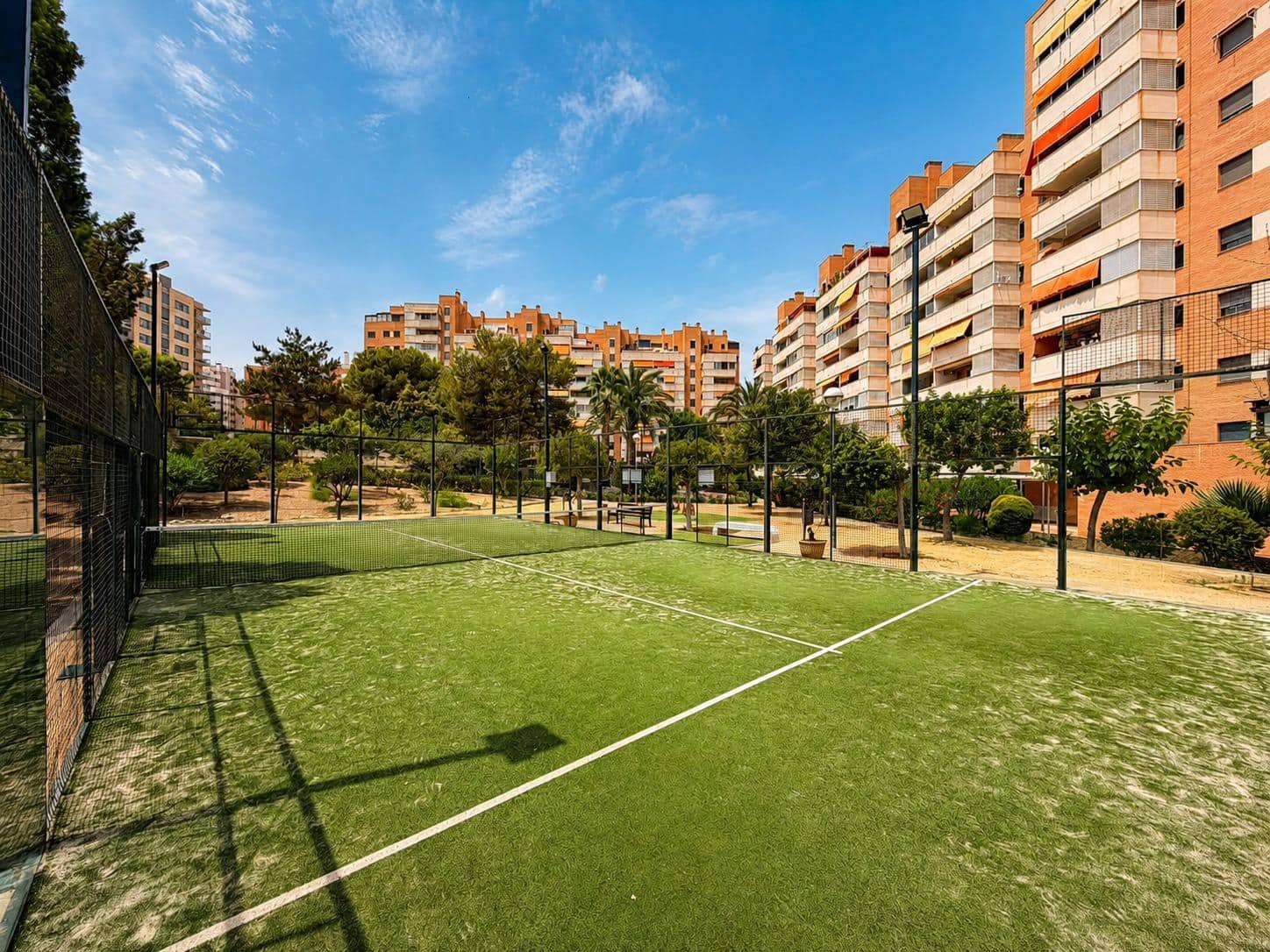Piso de 3 habitaciones en Playa de San Juan en venta con piscina garaje - 464.900 € (Ref: 9977472)