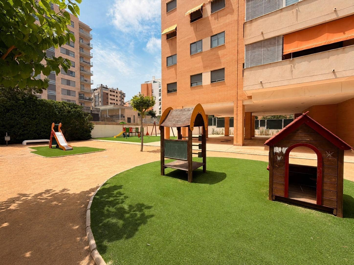 Piso de 3 habitaciones en Playa de San Juan en venta con piscina garaje - 464.900 € (Ref: 9977472)