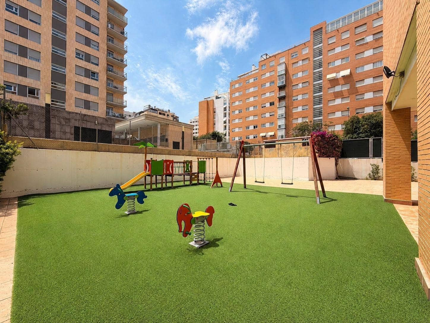 Piso de 3 habitaciones en Playa de San Juan en venta con piscina garaje - 464.900 € (Ref: 9977472)