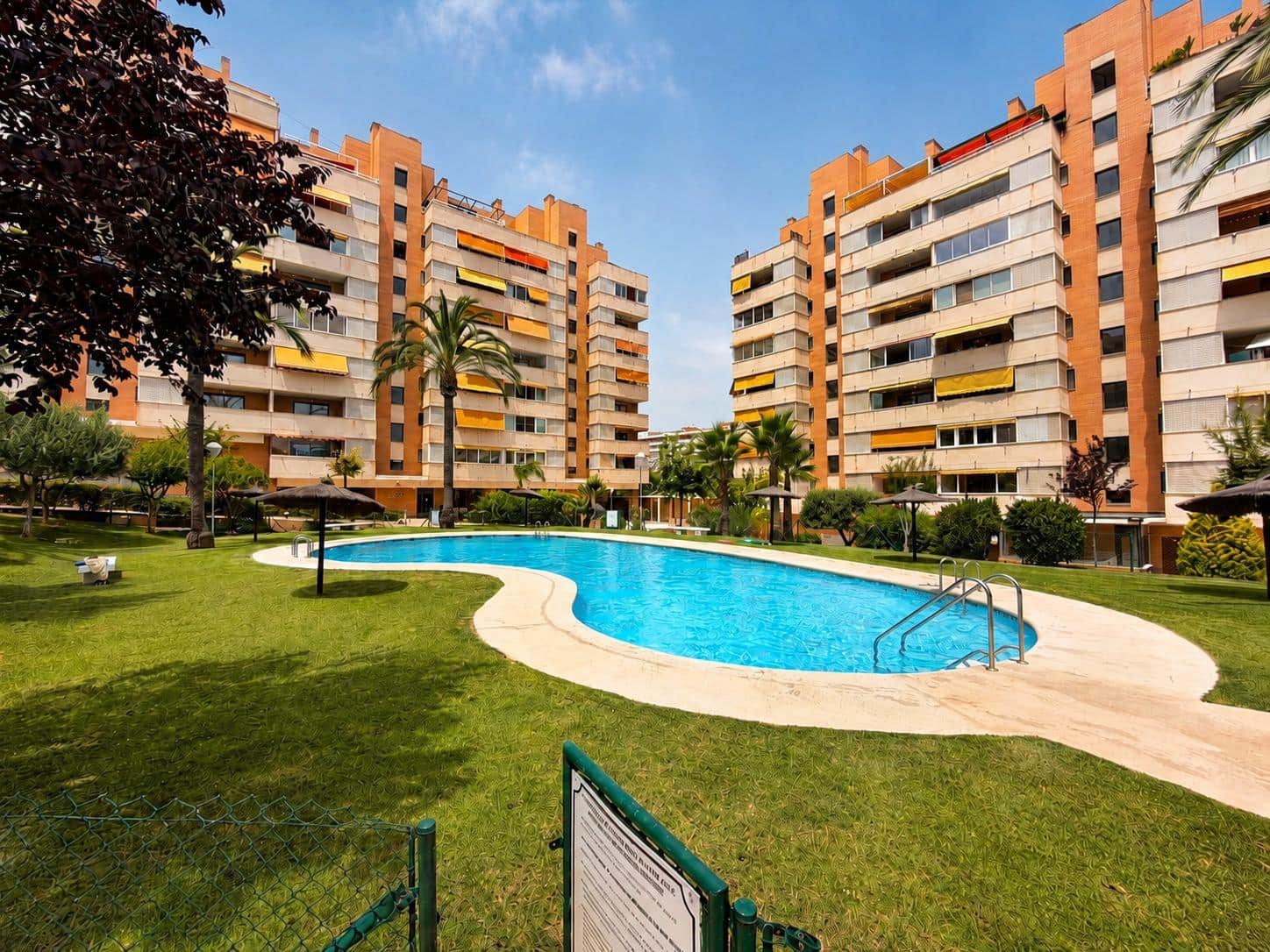 Piso de 3 habitaciones en Playa de San Juan en venta con piscina garaje - 464.900 € (Ref: 9977472)