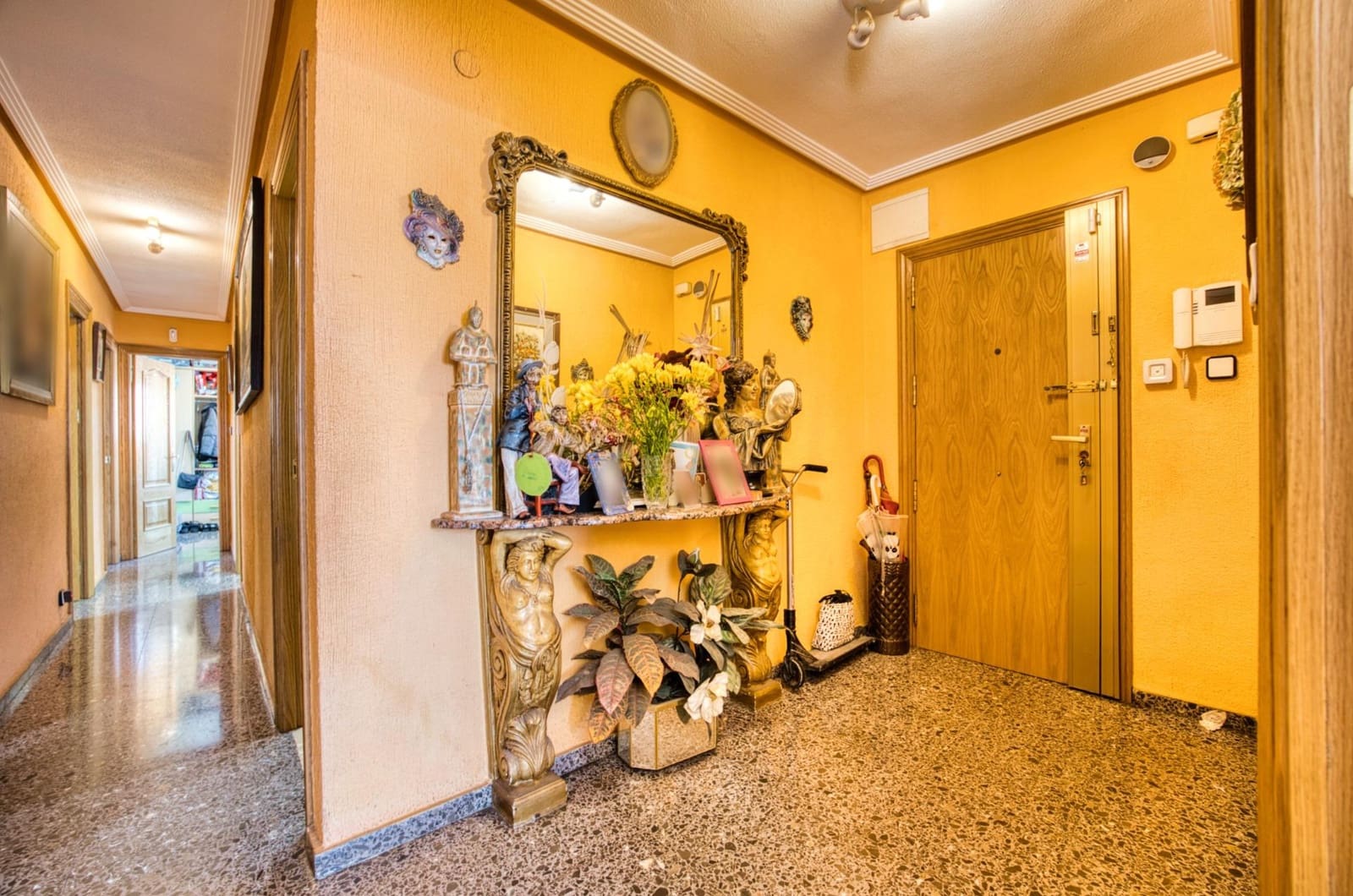 4 bedroom Flat for sale in Elda - € 129,900 (Ref: 9985125)