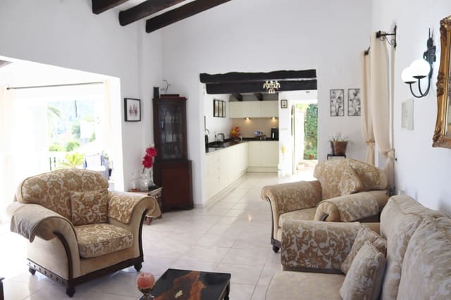 6 Zimmer Villa zu verkaufen in Orba mit Pool - 499.950 € (Ref: 10095015)