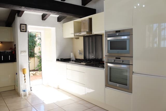 6 Zimmer Villa zu verkaufen in Orba mit Pool - 499.950 € (Ref: 10095015)