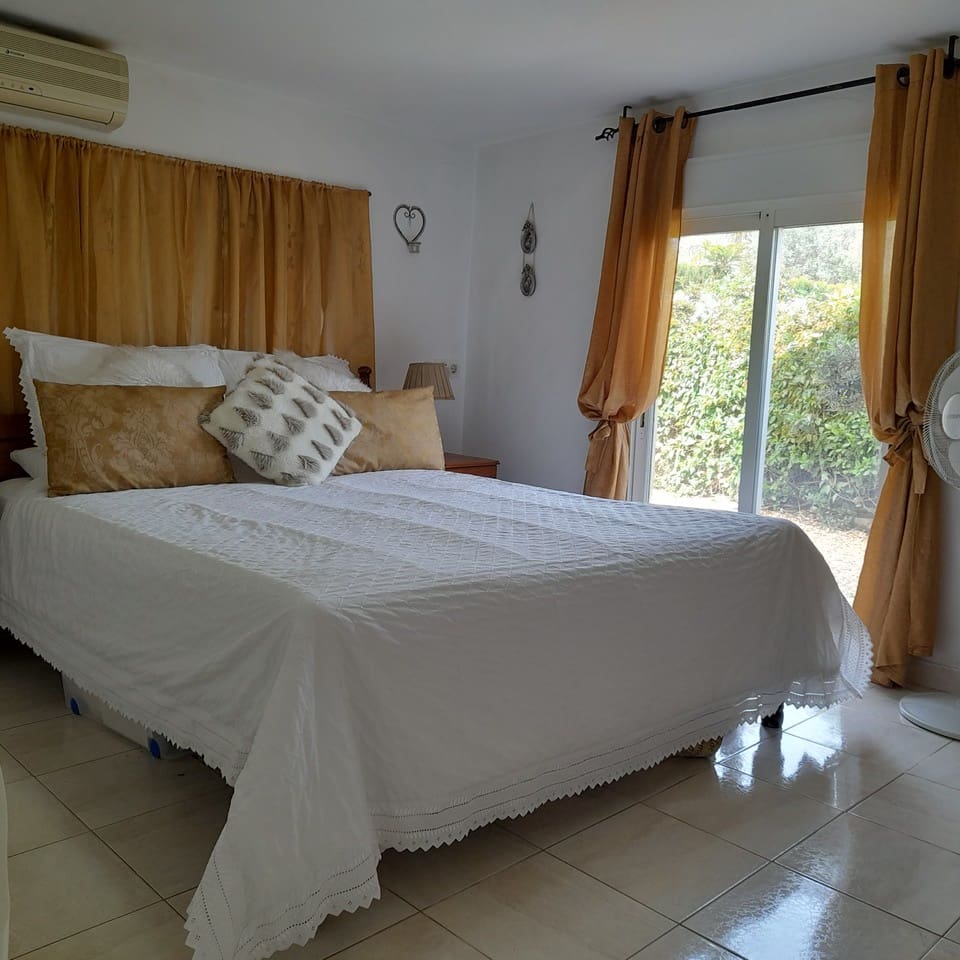 6 chambre Villa/Maison à vendre à Orba avec piscine garage - 499 950 € (Ref: 10111843)