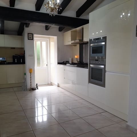 6 chambre Villa/Maison à vendre à Orba avec piscine garage - 499 950 € (Ref: 10111843)