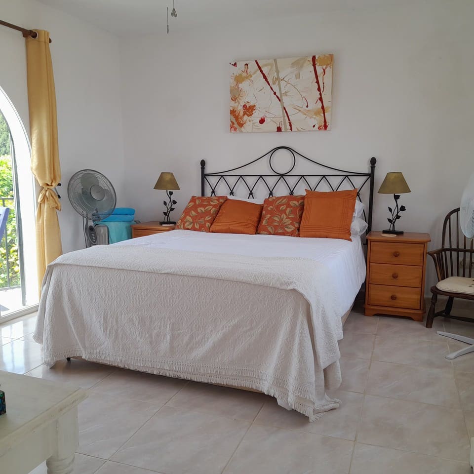 6 chambre Villa/Maison à vendre à Orba avec piscine garage - 499 950 € (Ref: 10111843)