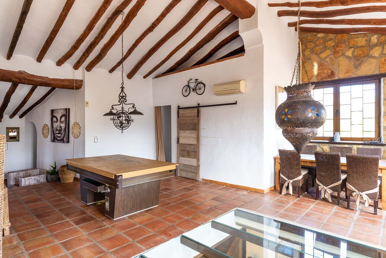 6 bedroom Finca/Country House for sale in Jalon / Xalo with pool garage - € 1,195,000 (Ref: 7409877)