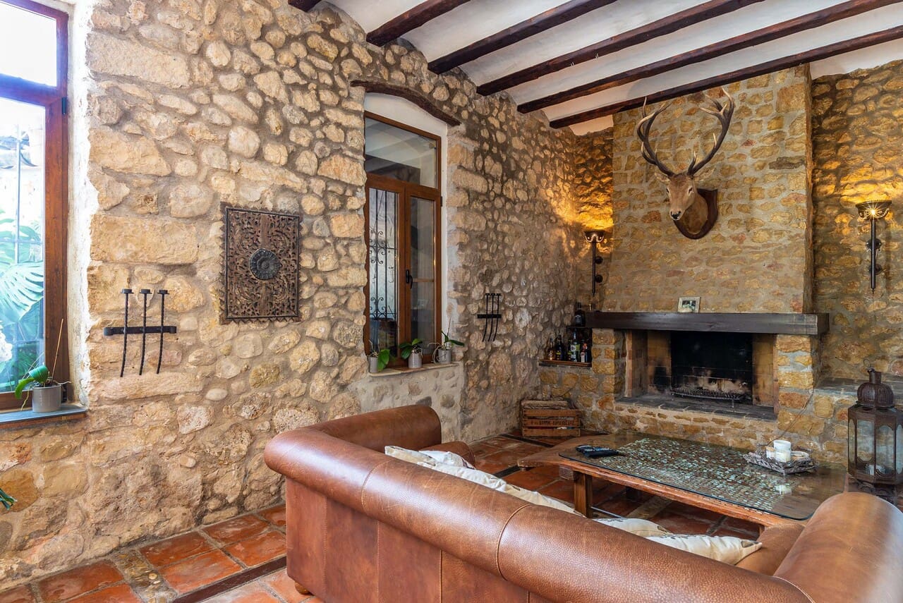 6 bedroom Finca/Country House for sale in Jalon / Xalo with pool garage - € 1,195,000 (Ref: 7409877)