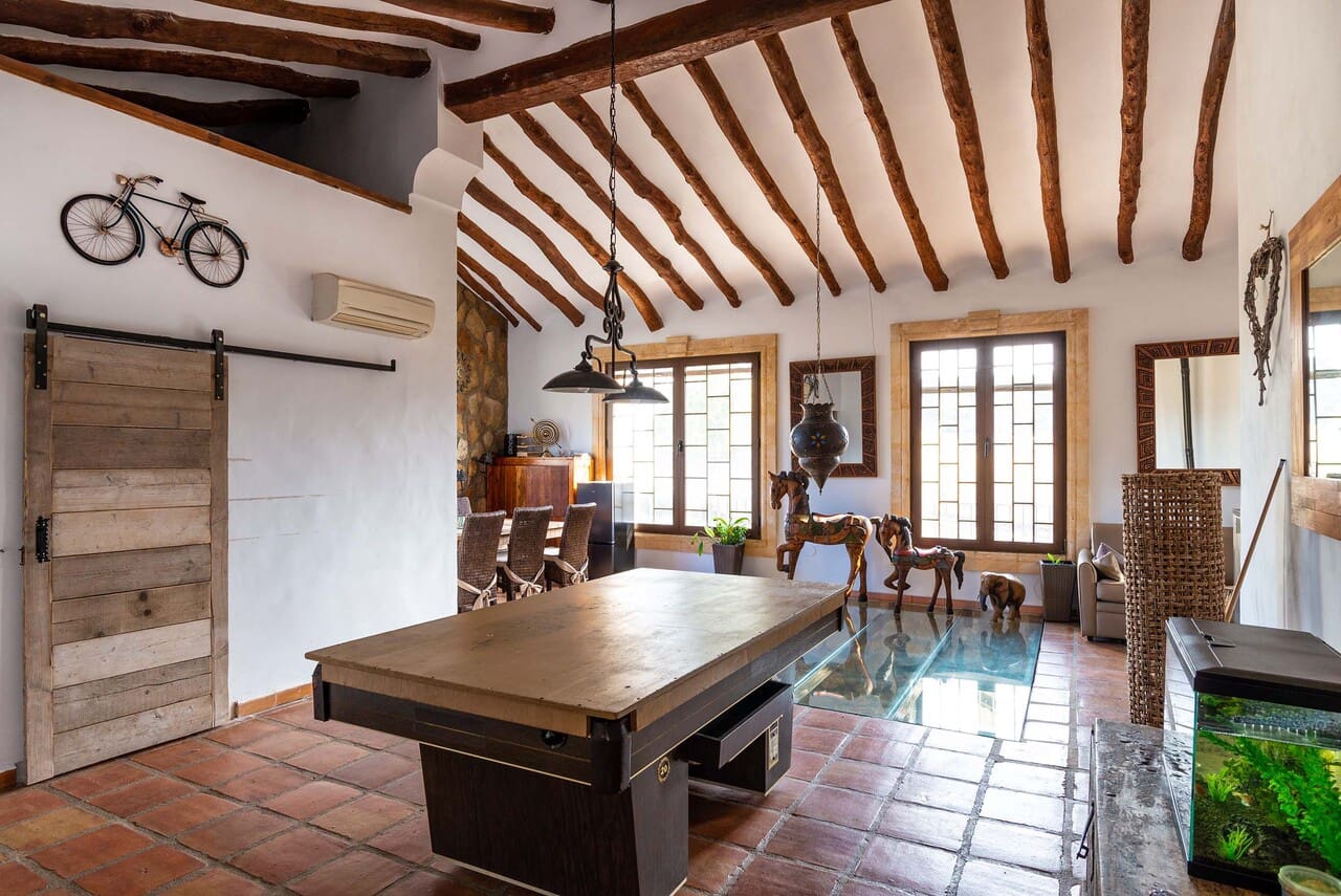 6 bedroom Finca/Country House for sale in Jalon / Xalo with pool garage - € 1,195,000 (Ref: 7409877)