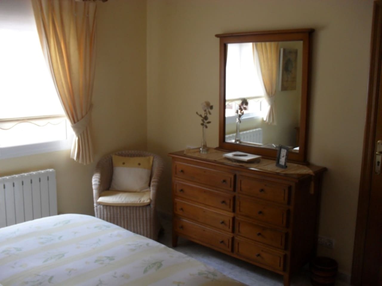 3 bedroom Villa for sale in Jalon / Xalo with pool garage - € 599,000 (Ref: 8906475)