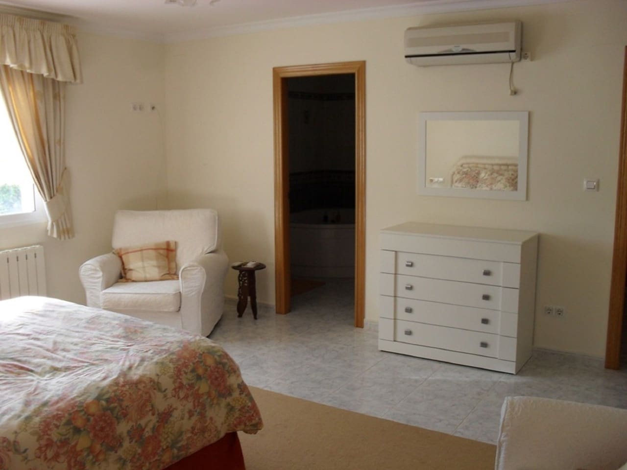 3 bedroom Villa for sale in Jalon / Xalo with pool garage - € 599,000 (Ref: 8906475)