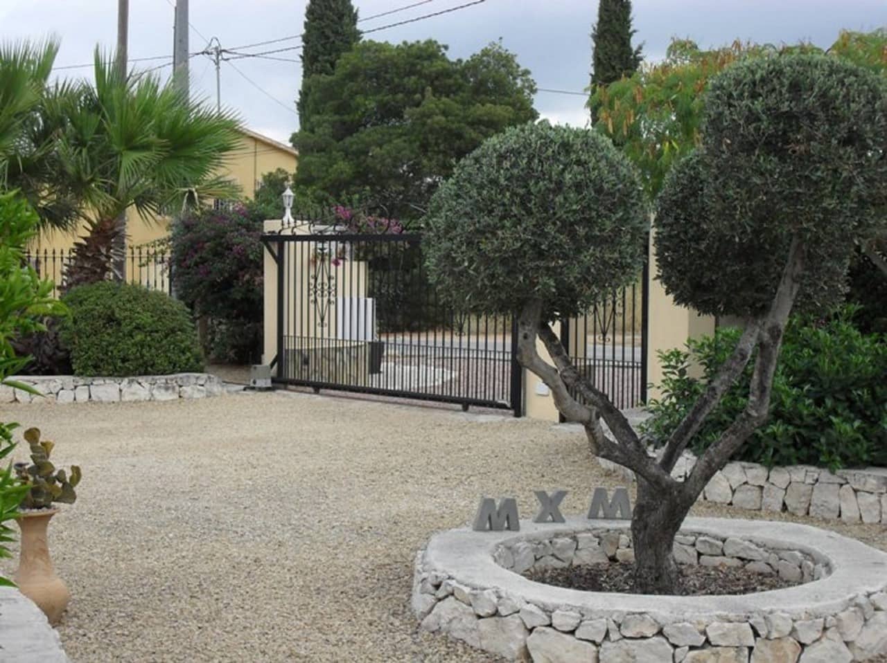 3 bedroom Villa for sale in Jalon / Xalo with pool garage - € 599,000 (Ref: 8906475)