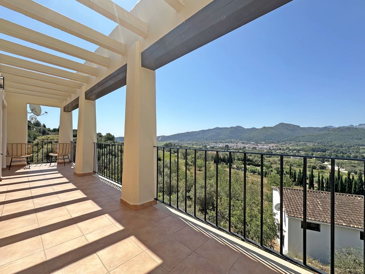 3 bedroom Villa for sale in Jalon / Xalo with garage - € 540,000 (Ref: 9030659)