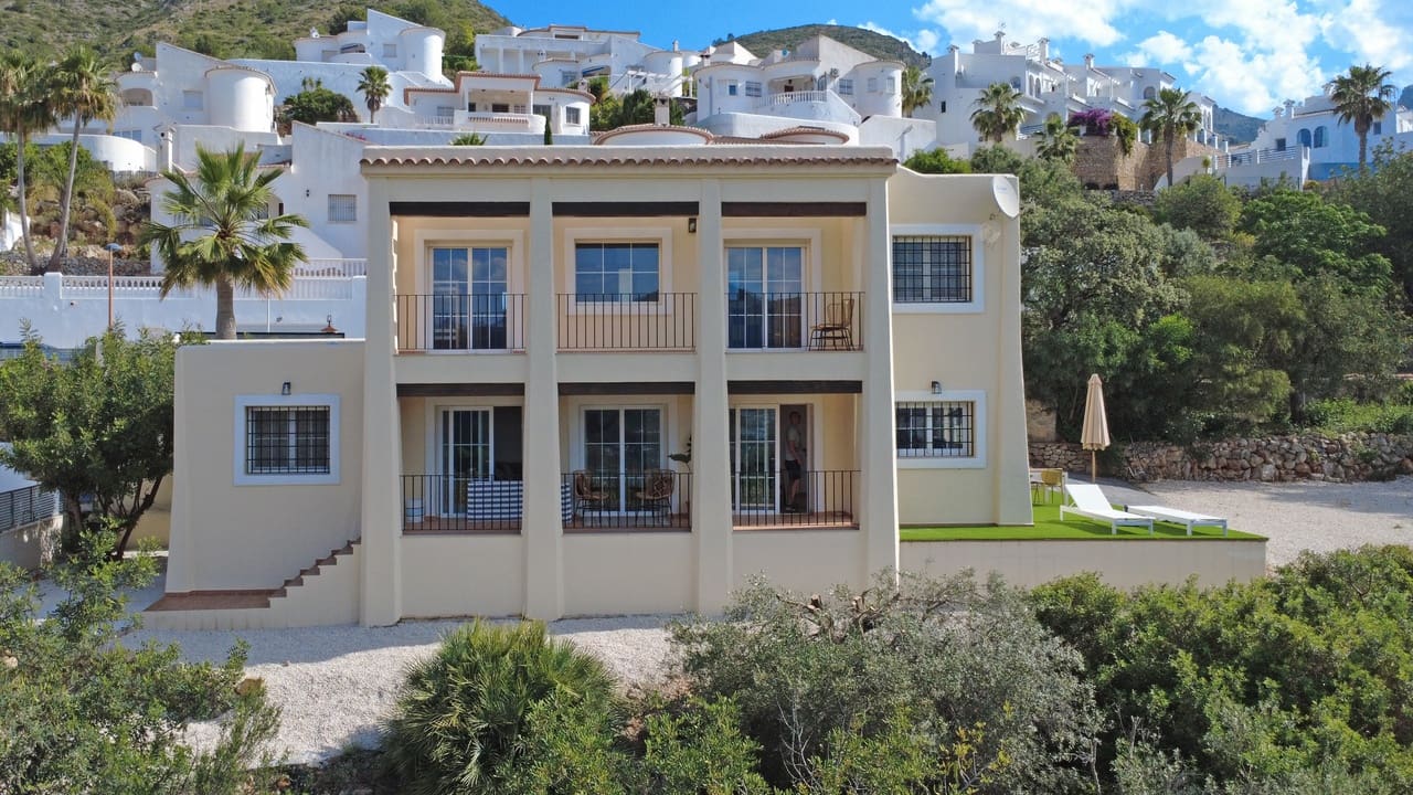 3 bedroom Villa for sale in Jalon / Xalo with garage - € 540,000 (Ref: 9030659)