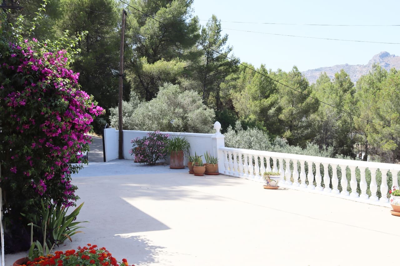 5 bedroom Villa for sale in Parcent with garage - € 360,000 (Ref: 9204928)