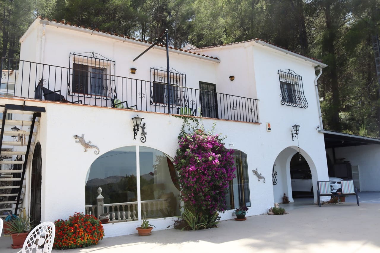 5 bedroom Villa for sale in Parcent with garage - € 360,000 (Ref: 9204928)