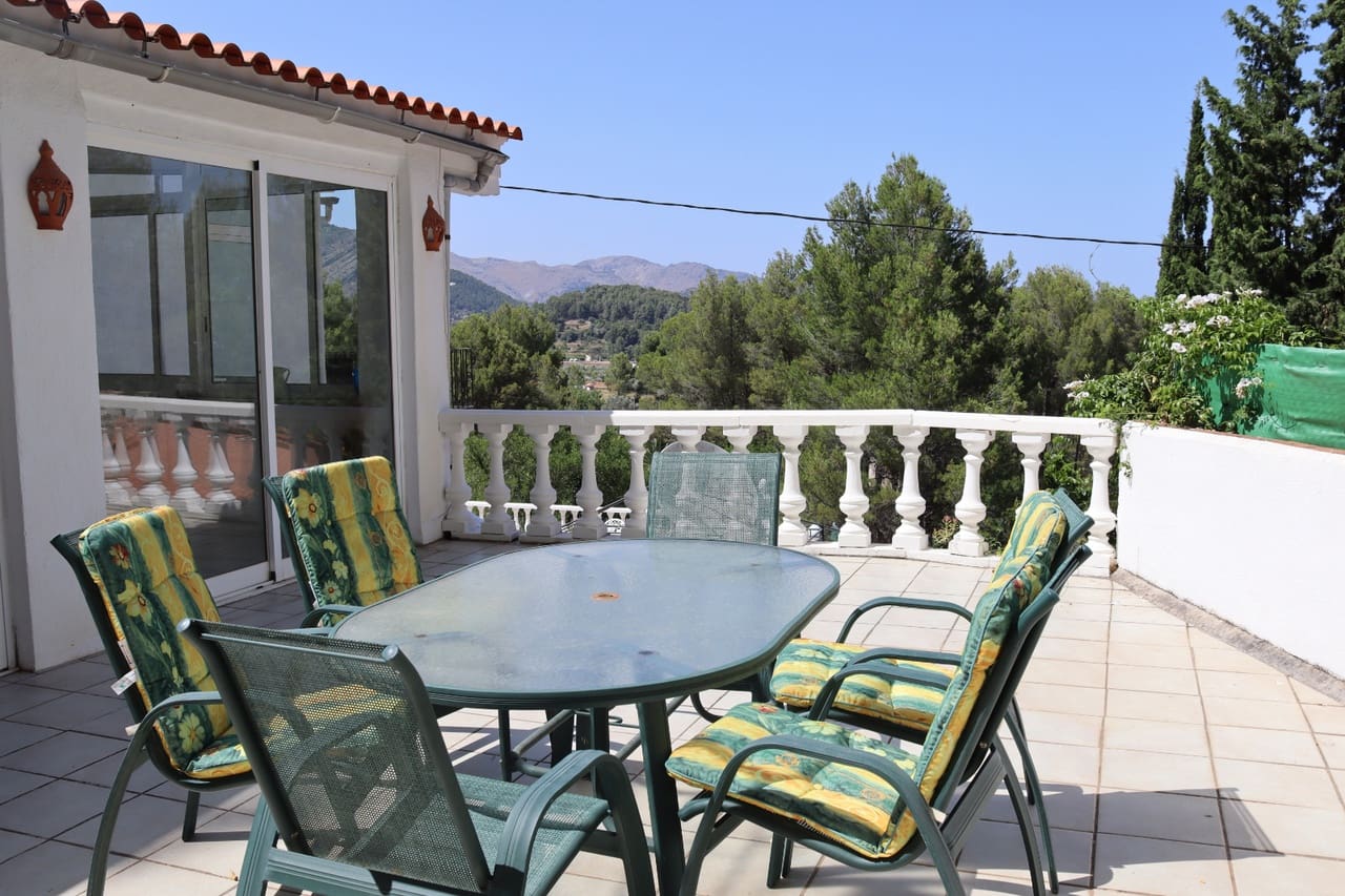 5 bedroom Villa for sale in Parcent with garage - € 360,000 (Ref: 9204928)