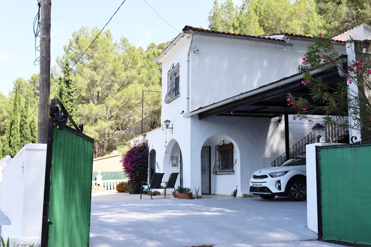 5 bedroom Villa for sale in Parcent with garage - € 360,000 (Ref: 9204928)