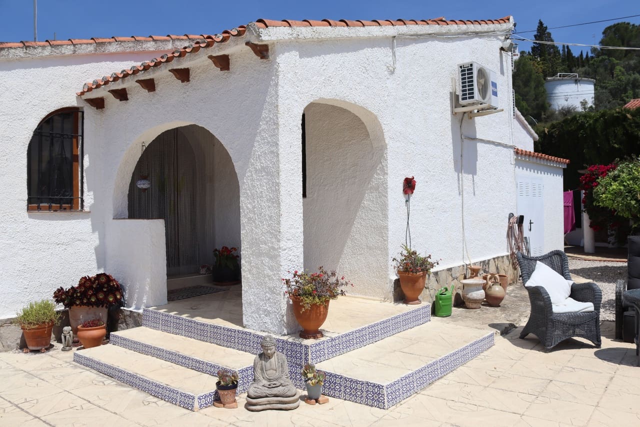 4 soveværelse Villa til salg i Orba med swimmingpool garage - € 515.000 (Ref: 9812459)