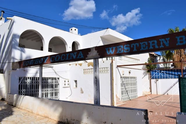 6 bedroom Villa for sale in Almería city with pool - € 680,000 (Ref: 5953966)