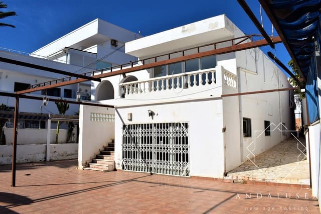 6 makuuhuone Huvila myytävänä paikassa Almería kaupunki mukana uima-altaan - 680 000 € (Ref: 5953966)