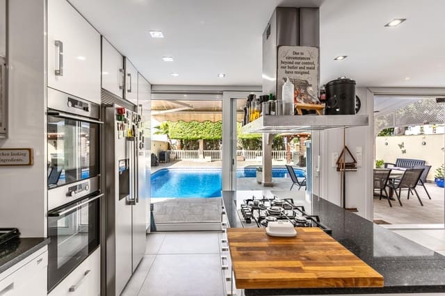 5 Zimmer Villa zu verkaufen in Garrucha mit Pool - 1.150.000 € (Ref: 9383721)