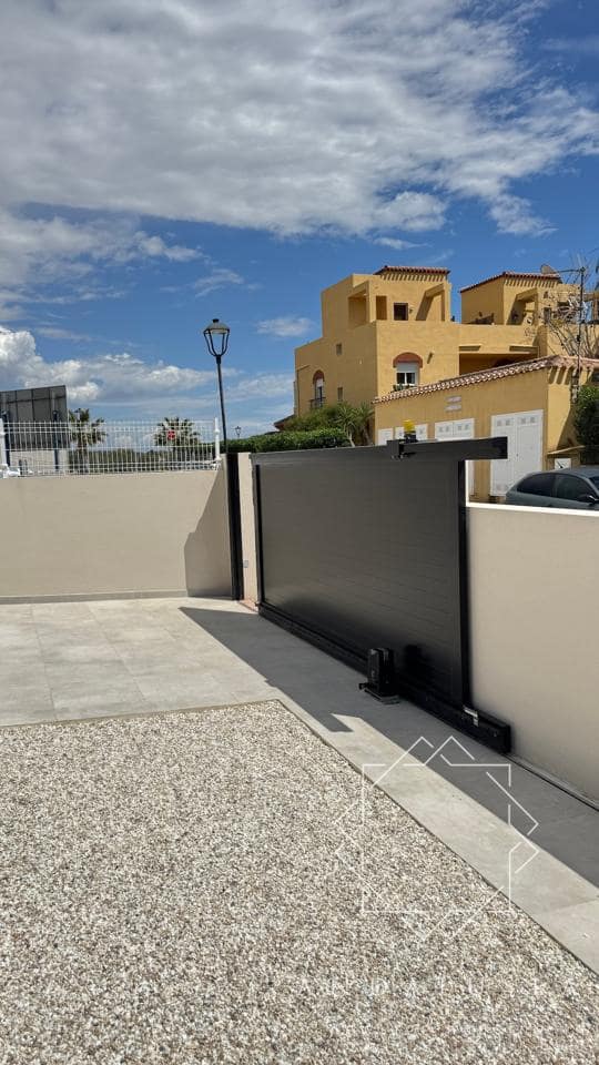 2 soveværelse Villa til salg i Los Gallardos med swimmingpool - € 324.000 (Ref: 9665350)